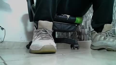 Snapshot of srfindomfeet_ chatting on 02.12.25 sr master cum its my old account online show from 02.12.25