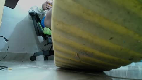 Snapshot of srfindomfeet_ chatting on 02.13.25 sr master cum its my old account online show from 02.13.25
