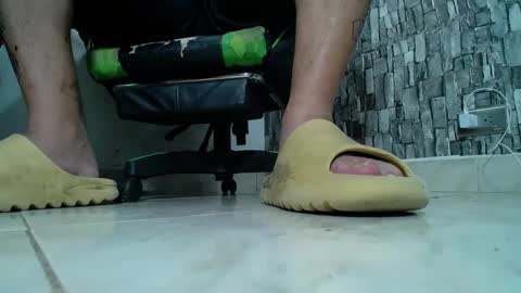 Snapshot of srfindomfeet_ chatting on 02.21.25 sr master cum its my old account online show from 02.21.25
