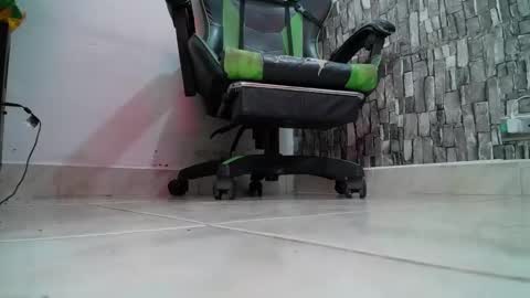 Snapshot of srfindomfeet_ chatting on 02.22.25 sr master cum its my old account online show from 02.22.25
