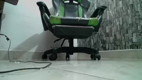 Snapshot of srfindomfeet_ chatting on 02.23.25 sr master cum its my old account online show from 02.23.25