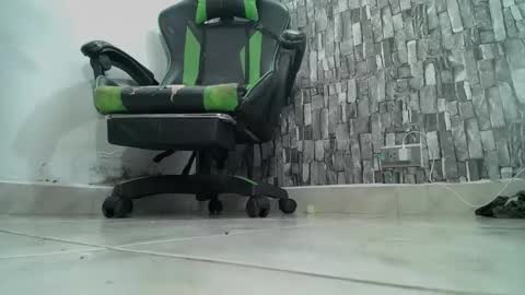 Snapshot of srfindomfeet_ chatting on 02.26.25 sr master cum its my old account online show from 02.26.25
