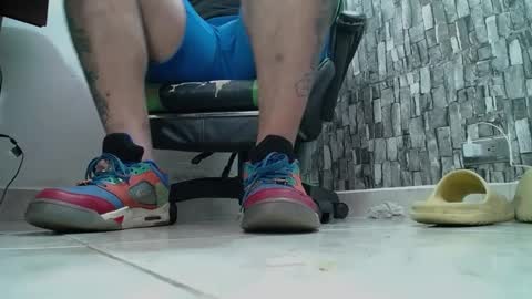 Snapshot of srfindomfeet_ chatting on 02.26.25 sr master cum its my old account online show from 02.26.25