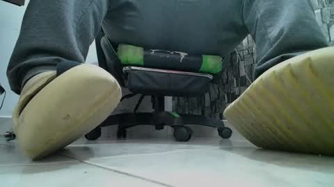 Snapshot of srfindomfeet_ chatting on 03.02.25 sr master cum its my old account online show from 03.02.25