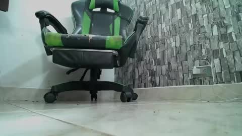 Snapshot of srfindomfeet_ chatting on 03.03.25 sr master cum its my old account online show from 03.03.25