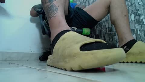 Snapshot of srfindomfeet_ chatting on 03.09.25 sr master cum its my old account online show from 03.09.25