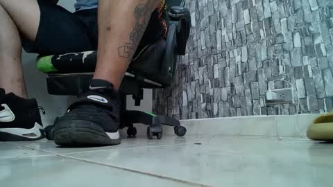 Snapshot of srfindomfeet_ chatting on 03.09.25 sr master cum its my old account online show from 03.09.25