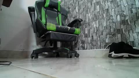 Snapshot of srfindomfeet_ chatting on 03.09.25 sr master cum its my old account online show from 03.09.25