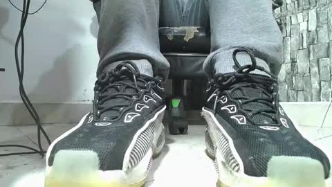 Snapshot of srfindomfeet_ chatting on 01.18.26 sr master cum its my old account online show from 01.18.26