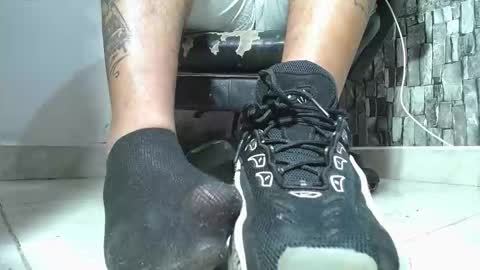 Snapshot of srfindomfeet_ chatting on 01.18.26 sr master cum its my old account online show from 01.18.26