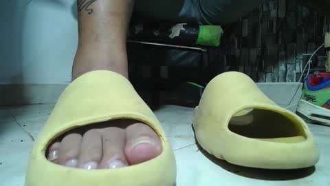 Snapshot of srfindomfeet_ chatting on 02.01.26 sr master cum its my old account online show from 02.01.26