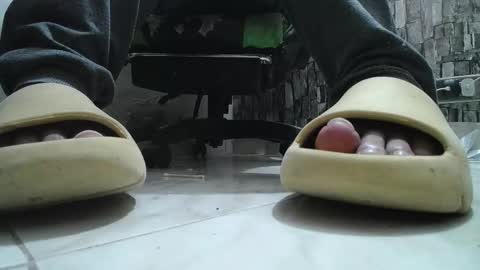 Snapshot of srfindomfeet_ chatting on 02.06.26 sr master cum its my old account online show from 02.06.26