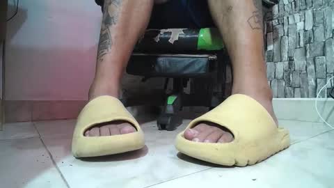 Snapshot of srfindomfeet_ chatting on 02.07.26 sr master cum its my old account online show from 02.07.26