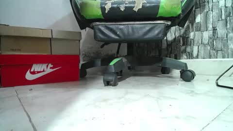 Snapshot of srfindomfeet_ chatting on 02.08.26 sr master cum its my old account online show from 02.08.26