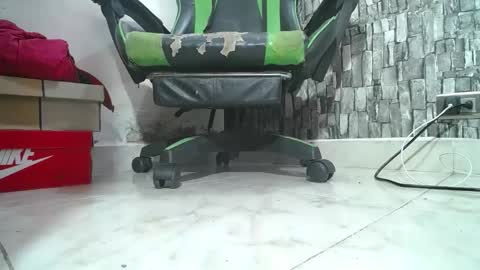 Snapshot of srfindomfeet_ chatting on 02.09.26 sr master cum its my old account online show from 02.09.26