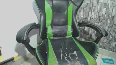 Snapshot of srfindomfeet_ chatting on 02.27.26 sr master cum its my old account online show from 02.27.26