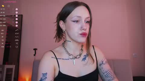 Snapshot of sshawty chatting on 07.15.26 Anni if Im offline for a long time Im depressed feel free to support me offline online show from 07.15.26