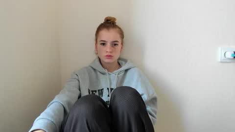 Snapshot of stacey__doll chatting on 09.10.25 stacey__doll online show from 09.10.25