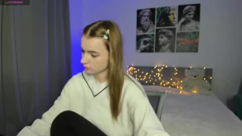 Snapshot of stacey__doll chatting on 10.06.25 stacey__doll online show from 10.06.25