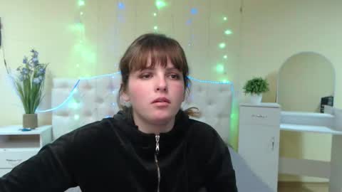 Snapshot of staceylex chatting on 01.15.25 Stacey online show from 01.15.25
