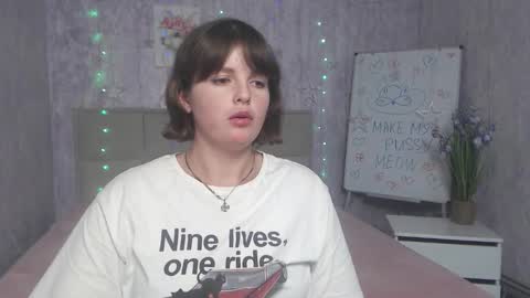 Snapshot of staceylex chatting on 09.23.25 Stacey online show from 09.23.25