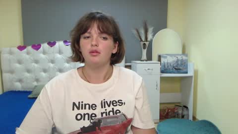 Snapshot of staceylex chatting on 09.24.25 Stacey online show from 09.24.25