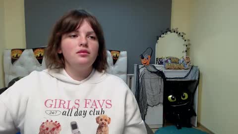 Snapshot of staceylex chatting on 10.19.25 Stacey online show from 10.19.25