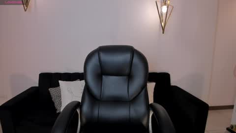 Snapshot of staceywood_ chatting on 12.04.24 Stacy Woods online show from 12.04.24