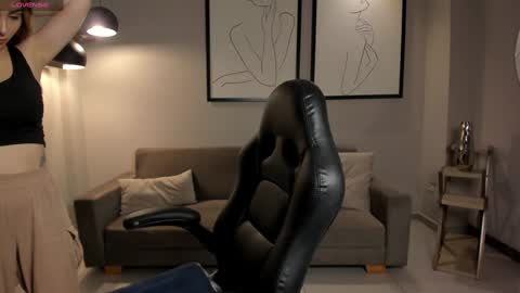 Snapshot of staceywood_ chatting on 12.24.24 Stacy Woods online show from 12.24.24