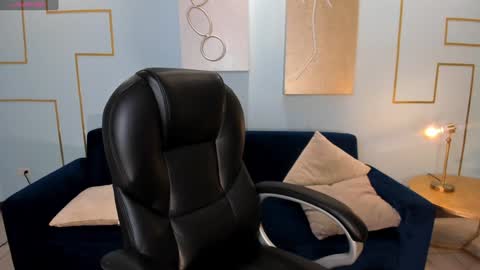 Snapshot of staceywood_ chatting on 01.04.25 Stacy Woods online show from 01.04.25