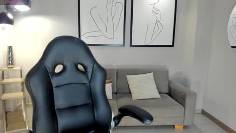 Snapshot of staceywood_ chatting on 01.28.25 Stacy Woods online show from 01.28.25