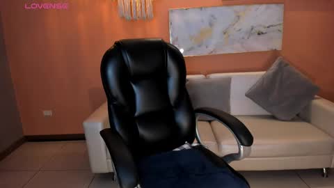 Snapshot of staceywood_ chatting on 02.19.25 Stacy Woods online show from 02.19.25