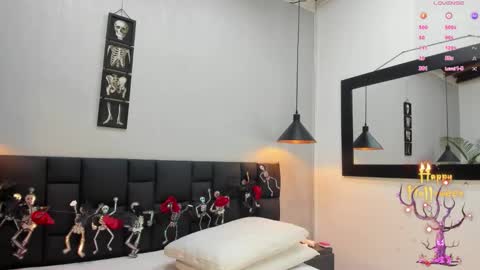 Snapshot of stacy_babby chatting on 10.28.25 stacy online show from 10.28.25