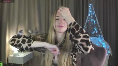 Stacy Mon Tue Wed Thu Fri Sun GMT GMT 3 1000am - 0400pm  online show from 10.03.25