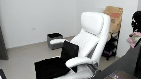 Zulma Yisset online show from 01.18.25