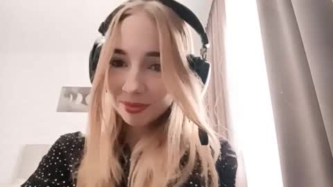 Snapshot of stacyscholle chatting on 02.10.26 Mila online show from 02.10.26