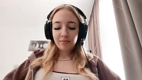 Snapshot of stacyscholle chatting on 02.16.26 Mila online show from 02.16.26