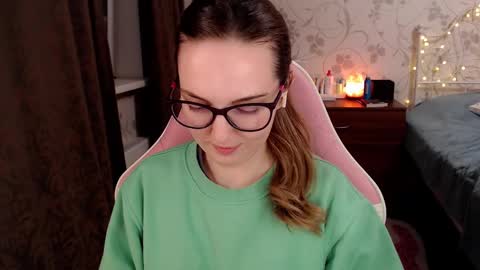 Snapshot of star_shopping chatting on 12.04.24 Alice online show from 12.04.24