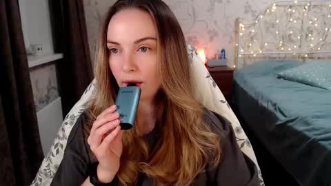 Snapshot of star_shopping chatting on 12.14.24 Alice online show from 12.14.24