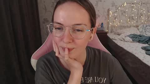 Snapshot of star_shopping chatting on 12.18.24 Alice online show from 12.18.24