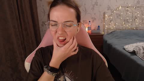 Snapshot of star_shopping chatting on 12.19.24 Alice online show from 12.19.24