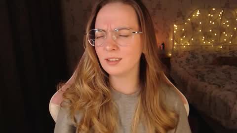 Snapshot of star_shopping chatting on 12.22.24 Alice online show from 12.22.24