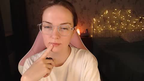 Snapshot of star_shopping chatting on 12.23.24 Alice online show from 12.23.24