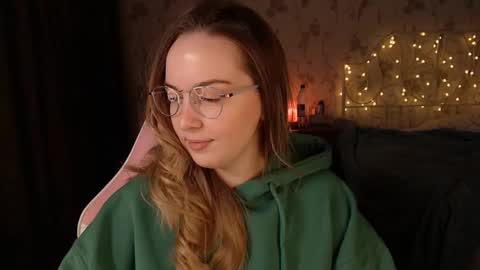 Snapshot of star_shopping chatting on 12.24.24 Alice online show from 12.24.24