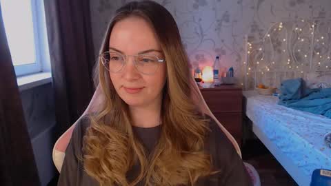 Snapshot of star_shopping chatting on 12.25.24 Alice online show from 12.25.24