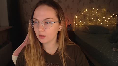 Snapshot of star_shopping chatting on 12.29.24 Alice online show from 12.29.24