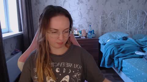 Snapshot of star_shopping chatting on 01.01.25 Alice online show from 01.01.25