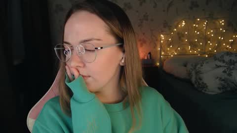 Snapshot of star_shopping chatting on 01.02.25 Alice online show from 01.02.25