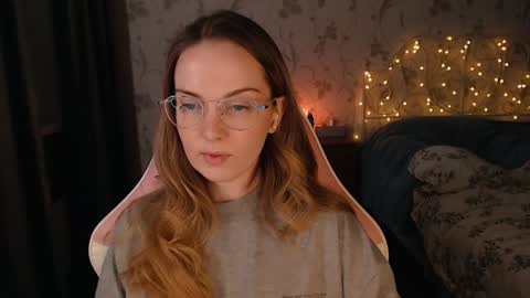 Snapshot of star_shopping chatting on 01.05.25 Alice online show from 01.05.25