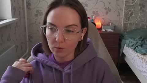 Snapshot of star_shopping chatting on 02.04.25 Alice online show from 02.04.25